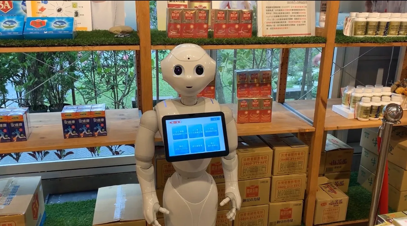 智能機器人湧現 餐飲業商圈蔚為風潮
