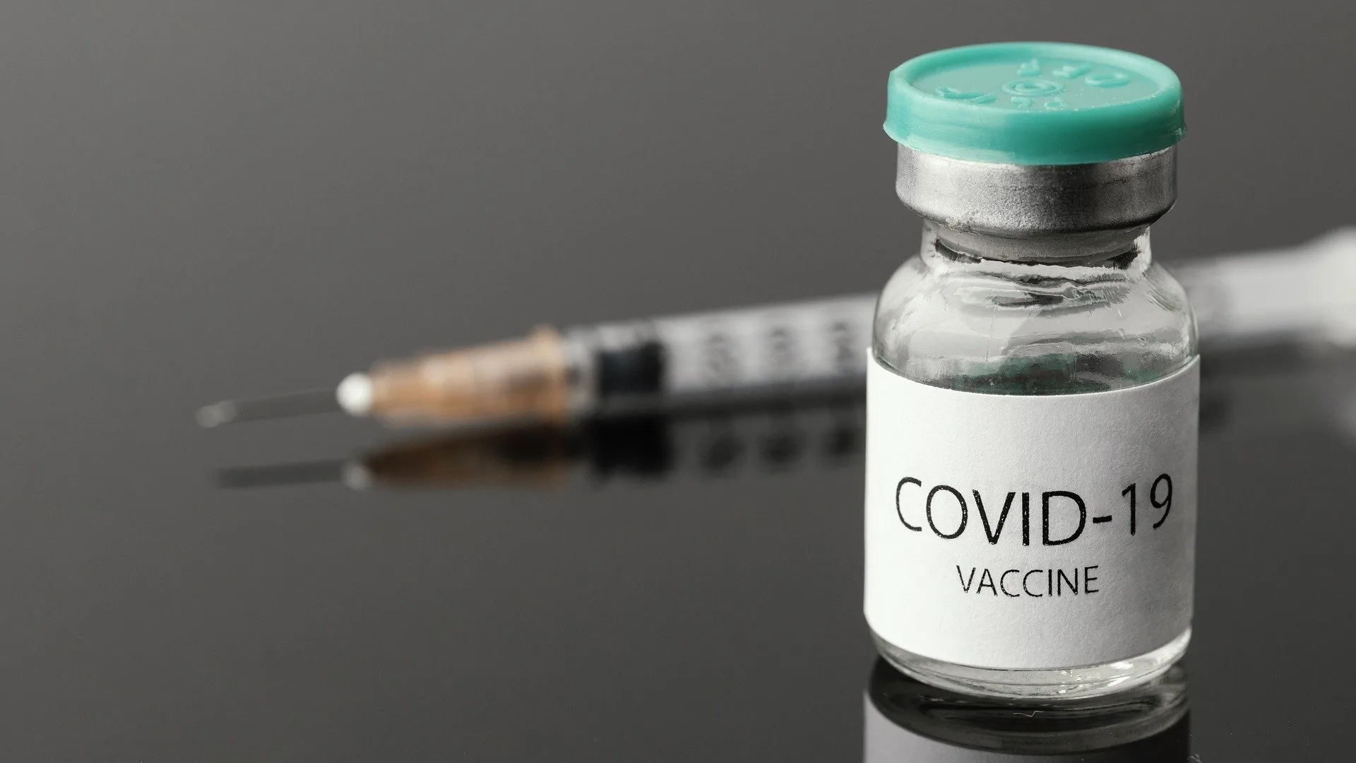 新冠疫苗「開打」 進口國產爭議不斷