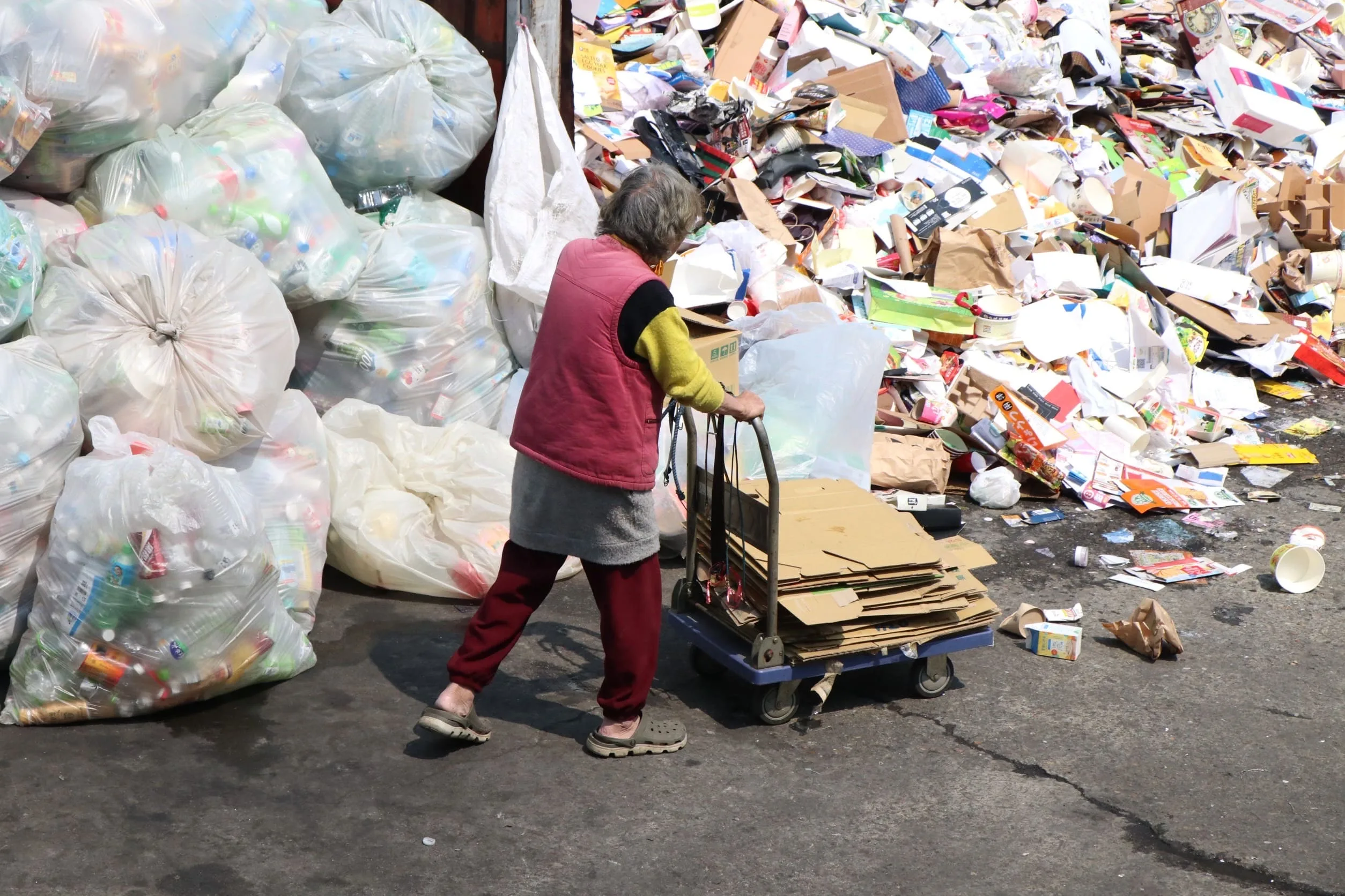 回收廠違法經營 環保衛生陷兩難