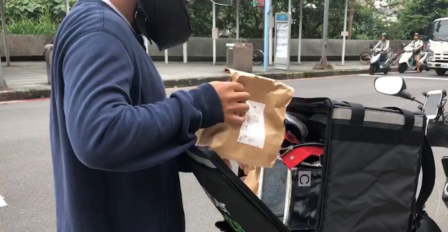 宅經濟創新商機 外送員心酸誰知 – 世新大學小世界