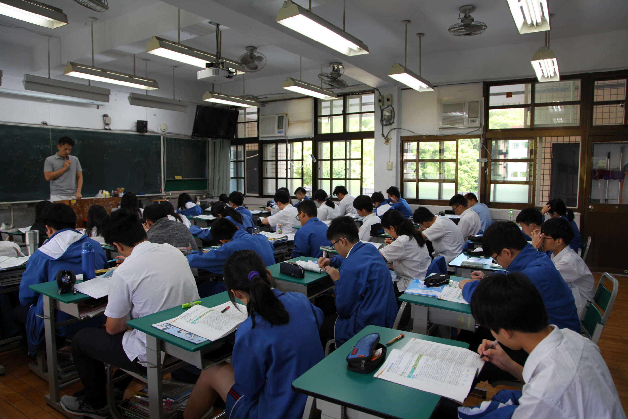 108課綱上路是否勞民傷財 – 世新大學小世界