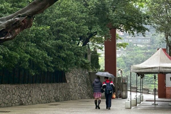 壓力下的錯誤選擇 誘發青少年偏差行為