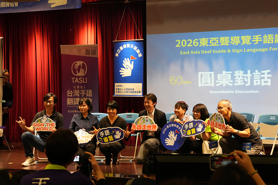 制度縫隙求生 手譯職人捍衛專業 – 世新大學小世界